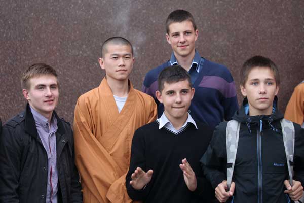 Shaolin kung fu performance hits Red Square