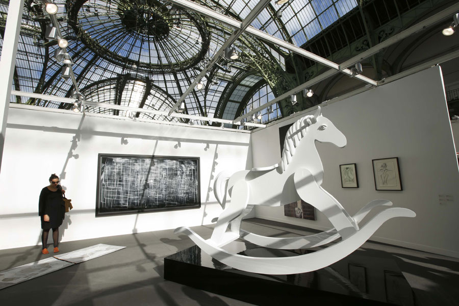 Int'l Contemporary Art Fair opens in Paris
