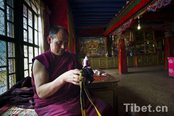 Tibetan monk's life in photographer's eyes