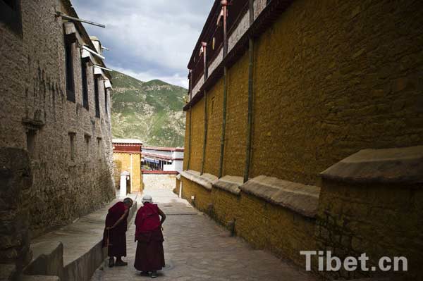 Tibetan monk's life in photographer's eyes