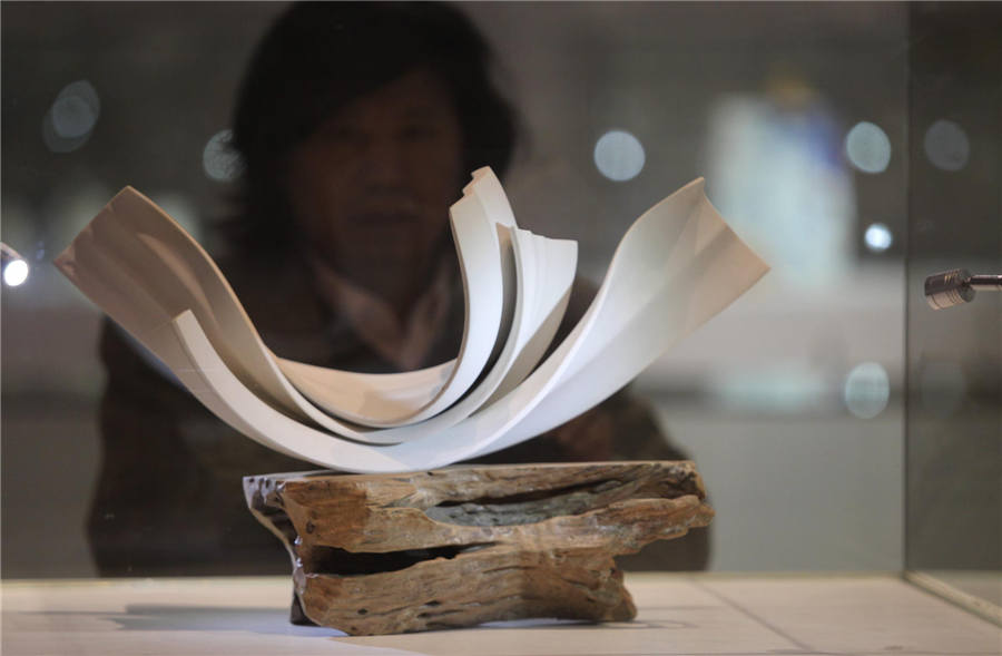 Ceramic art showcased in Jiangsu