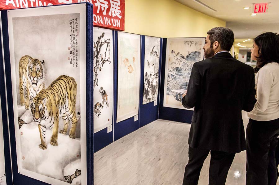 Chinese bird-and-flower paintings exhibited at UN