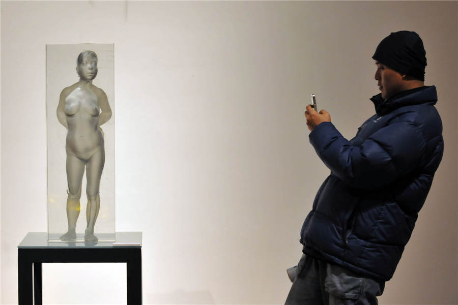 Glass art exhibition held in Hangzhou