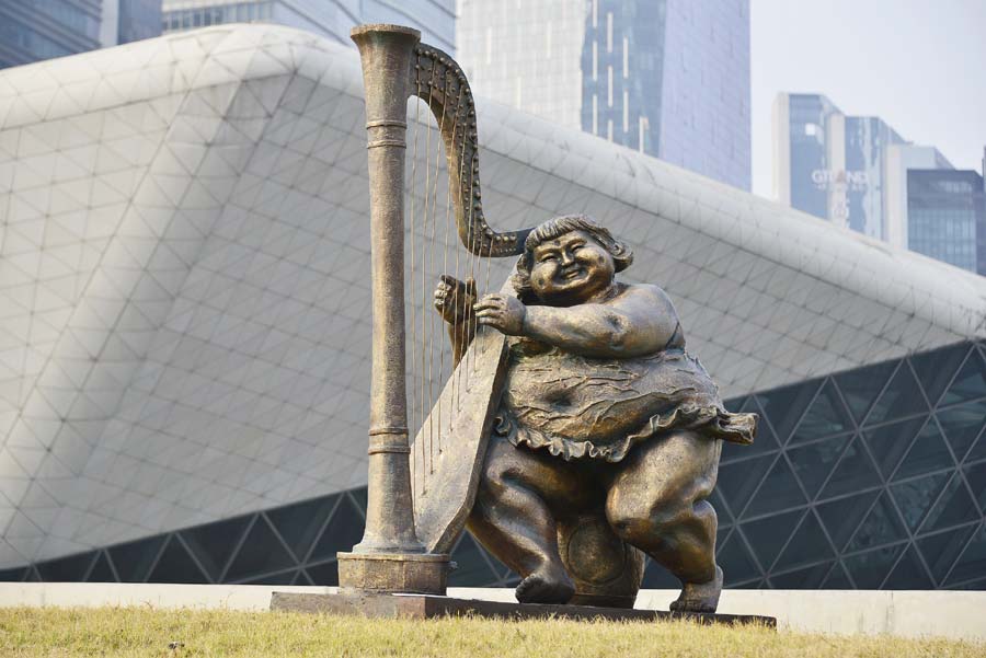 Large women brighten life in Guangzhou