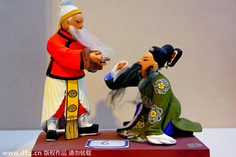 Vivid clay figurines exhibited in Nanjing