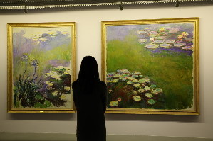 Shanghai art mall hosts Monet exhibit