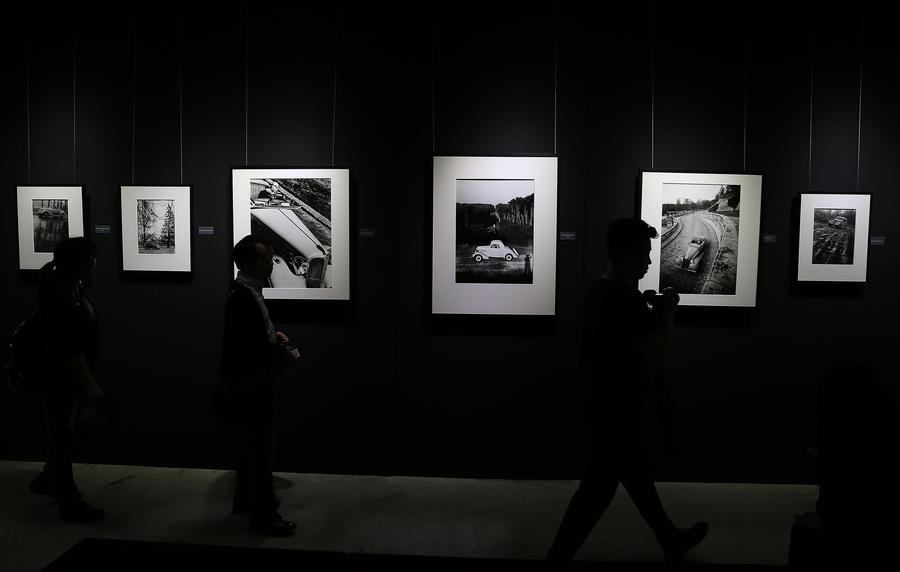'Doisneau's Renault' photo exhibition kicks off in Beijing