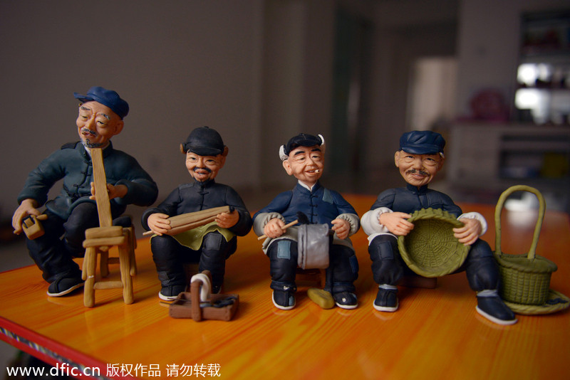 Clay figurines present traditional craft arts