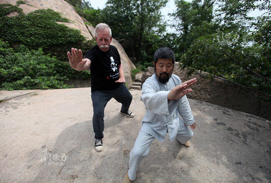 Foreigners train with tai chi masters in Shandong