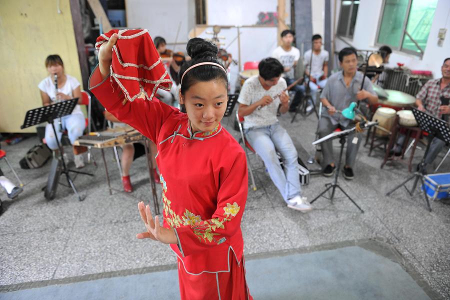 Puppet opera revitalized in Shanxi