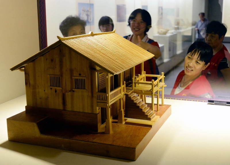 Zhuang culture displayed in Hangzhou