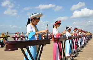 Zhuang culture displayed in Hangzhou