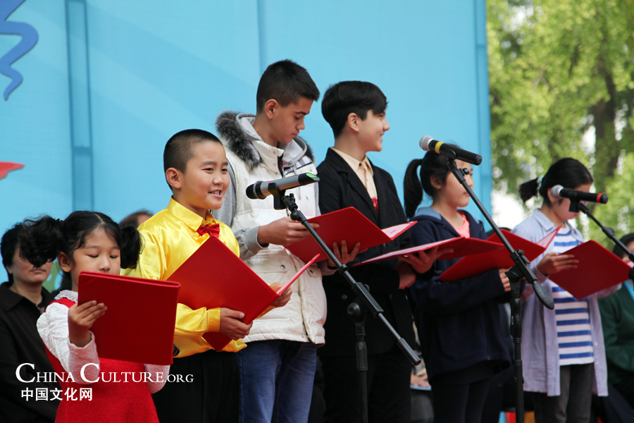 Flag of Peace painting exhibition held in Beijing