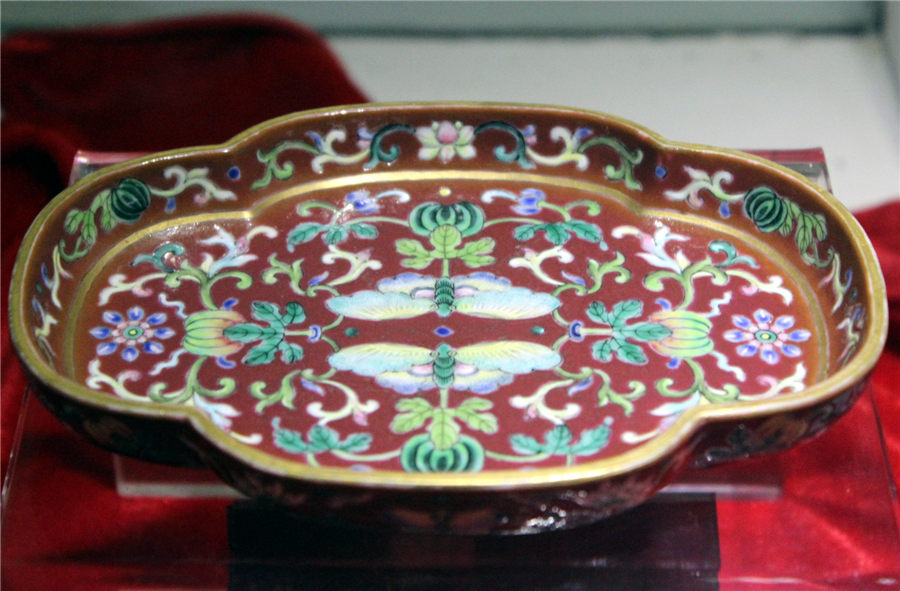 Ming and Qing imperial porcelains shine in Suzhou