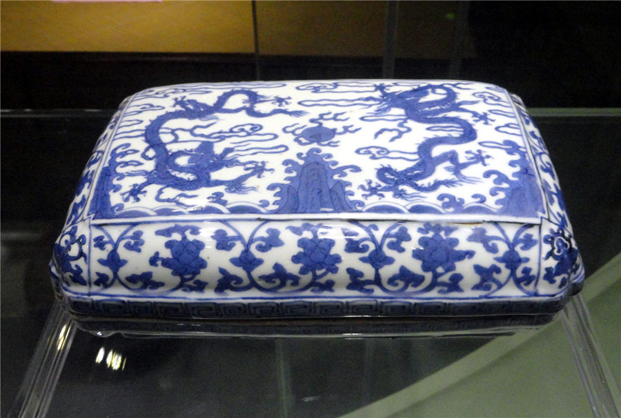 Ming and Qing imperial porcelains shine in Suzhou