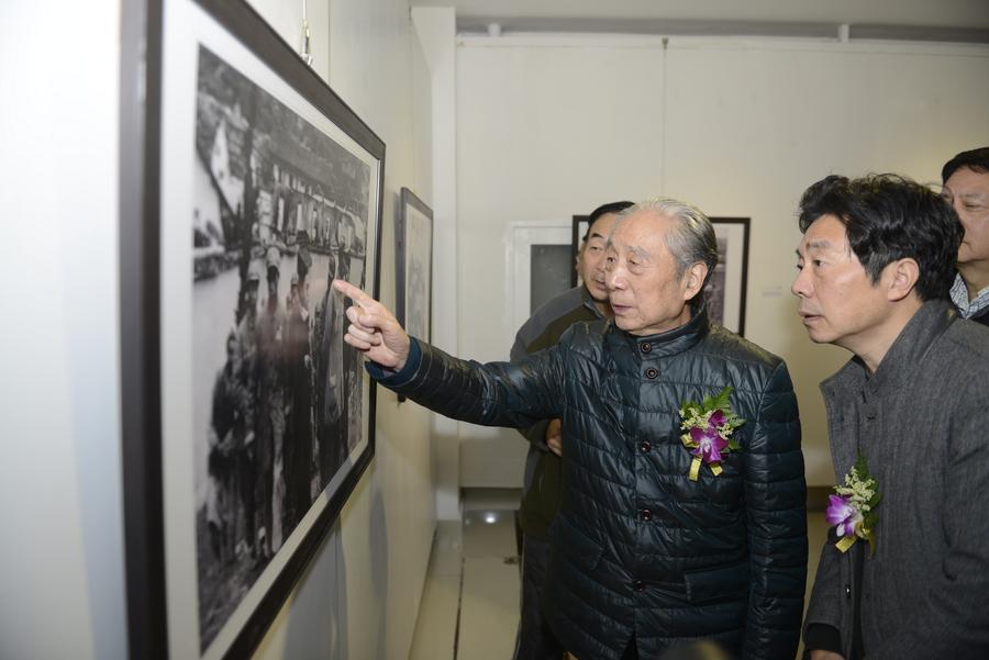 Photo exhibit honors Chongqing