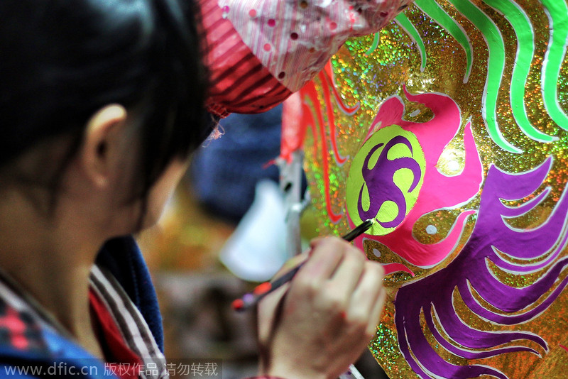 Old craft of making dancing lion mask preserved