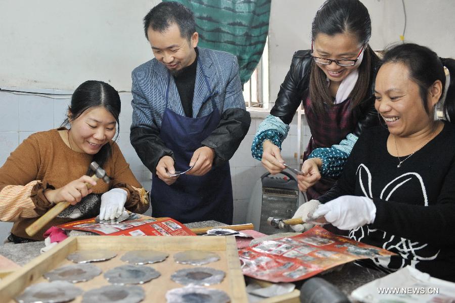 Artisans combine traditional tin carving techniq