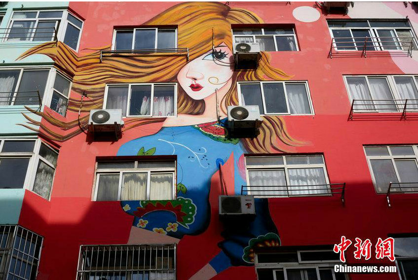 Eye-catching wall paintings in Qingdao