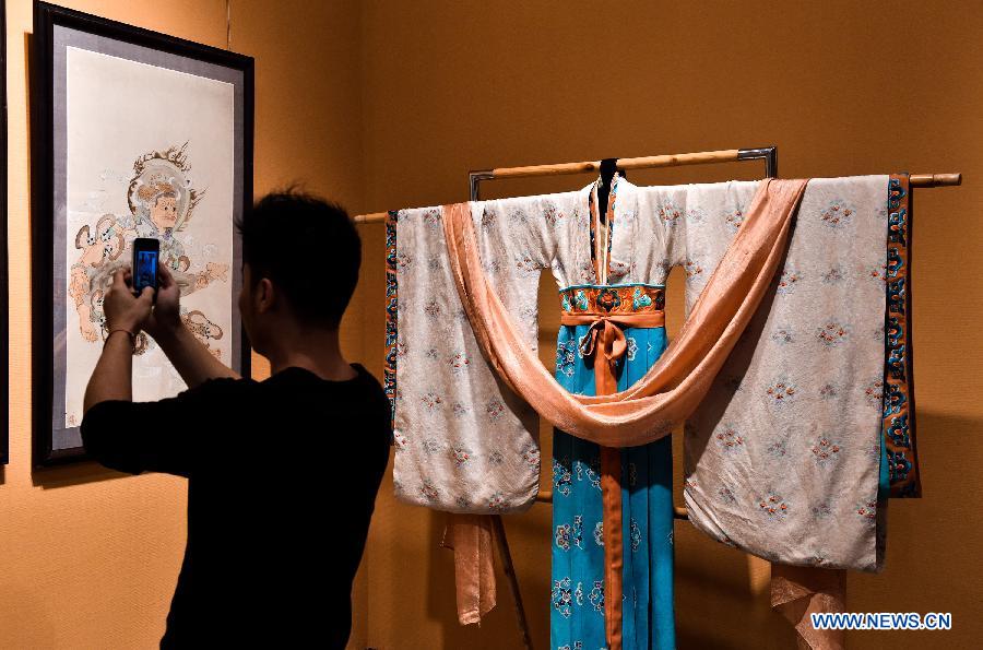 Exhibition of Dunhuang art design held in Guangdong
