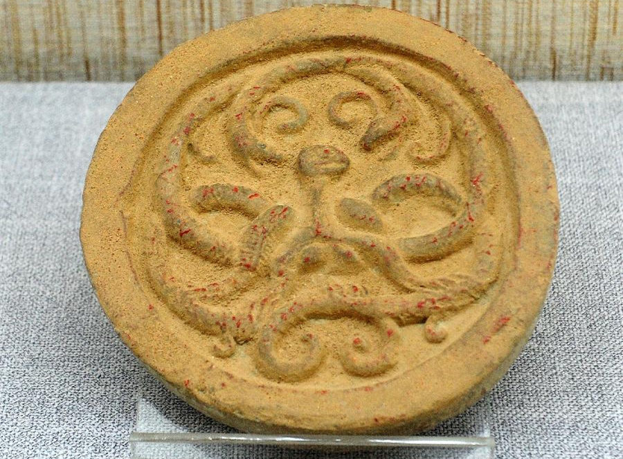 Ancient bricks and tiles exhibited in Xi'an