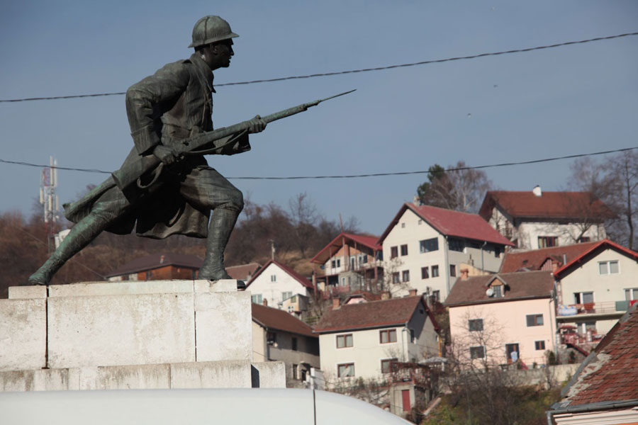 Photo exhibition highlights countries of 'socialist family'