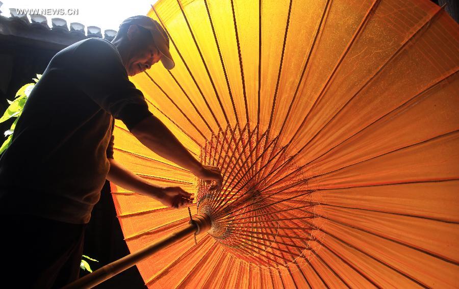 Oil paper umbrellas made in Sichuan