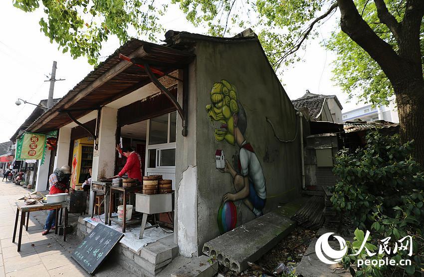 French street artist beautifies cottages in Shanghai