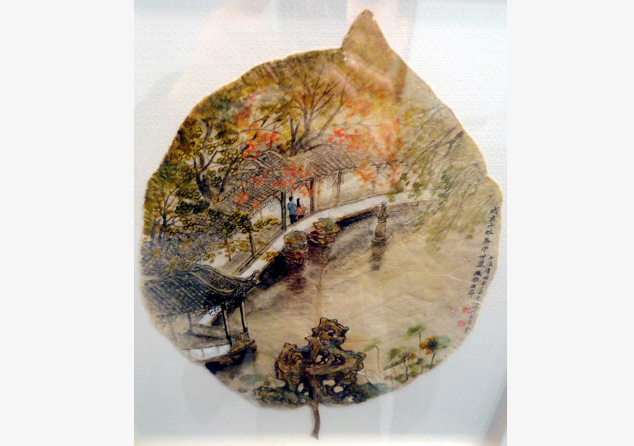 Artist creates Suzhou gardens on leaves