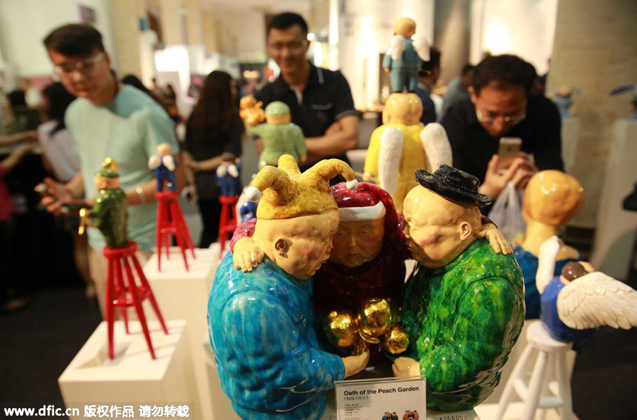 Global galleries display works at the 2015 Art Beijing expo