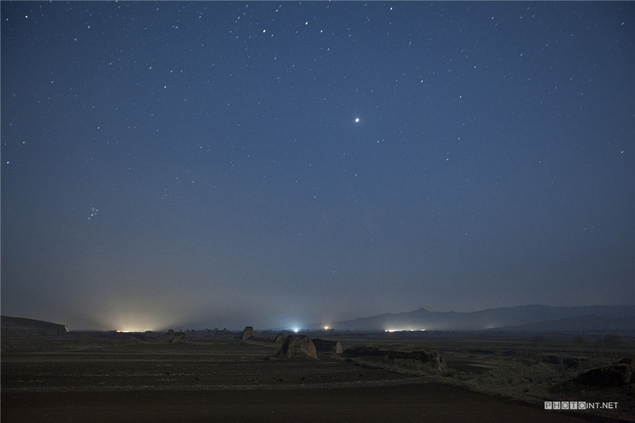 Photographer captures Great Wall at night