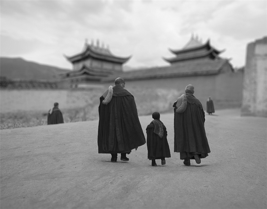 Stunning images of devout Tibetan Buddhist pilgrims