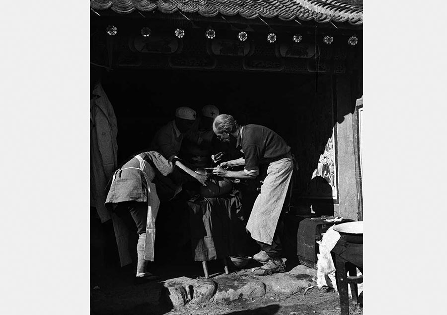 Work of legendary photographer on display in Beijing