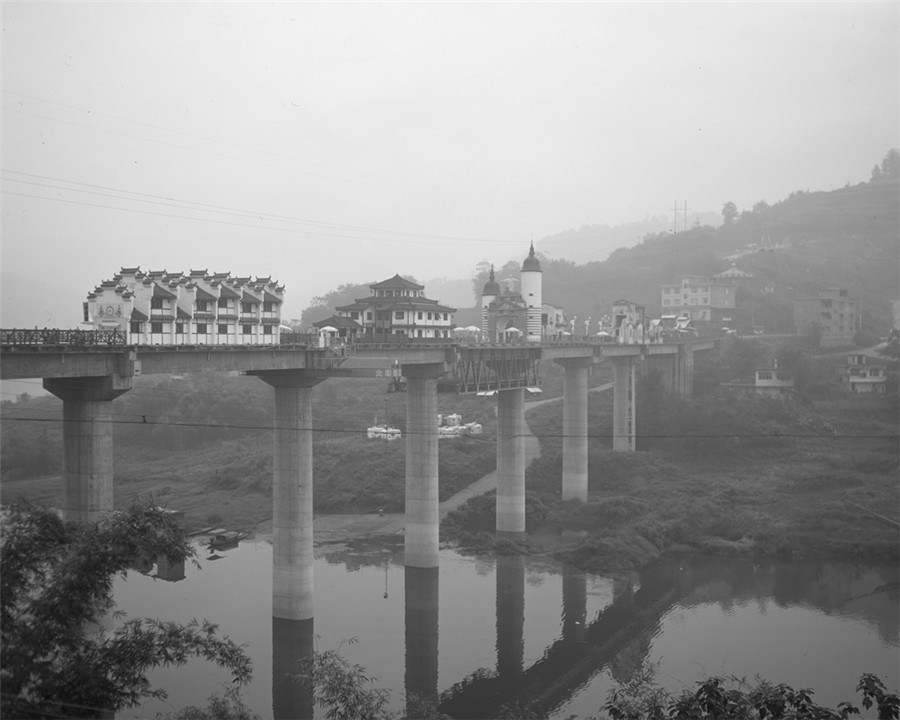 Photographer in search of his 'homeland' in post-Three Gorges landscape