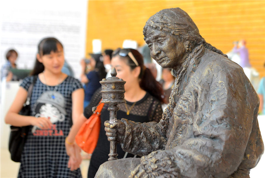 Silk Road city displays sculptures at exhibition