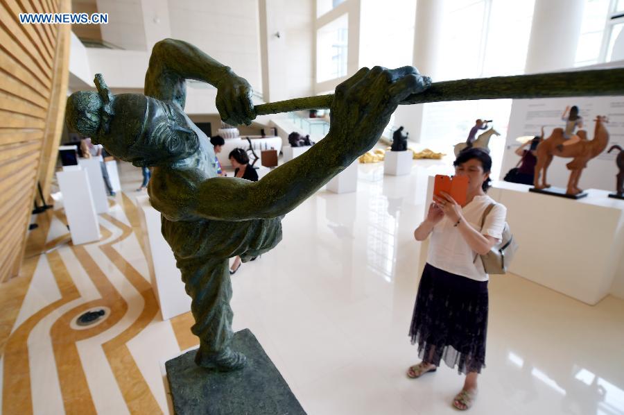 Sculptures by S.Korean and Chinese artists exhibited in NW China