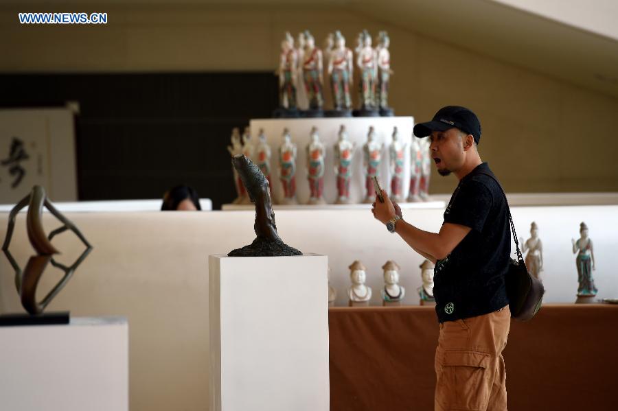 Sculptures by S.Korean and Chinese artists exhibited in NW China