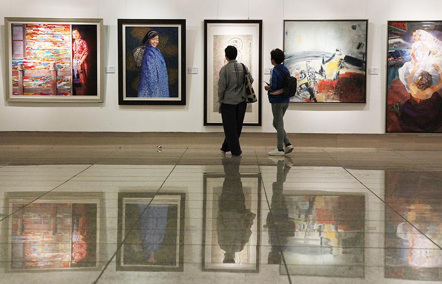 Over 200 paintings from around the globe at Beijing exhibition