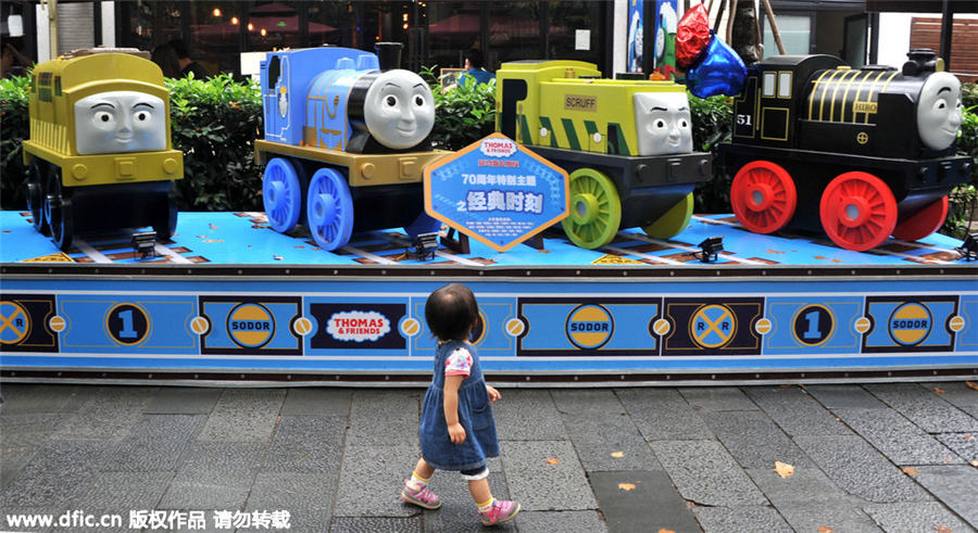 Thomas the Tank Engine captures Shanghai street
