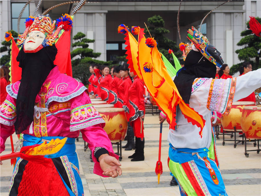 World folk artists gather at Guizhou expo