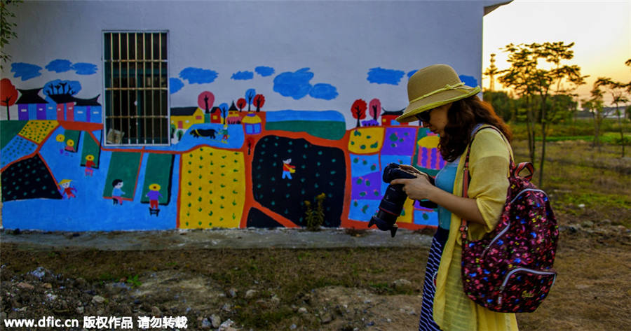 French artist adds color to China's countryside