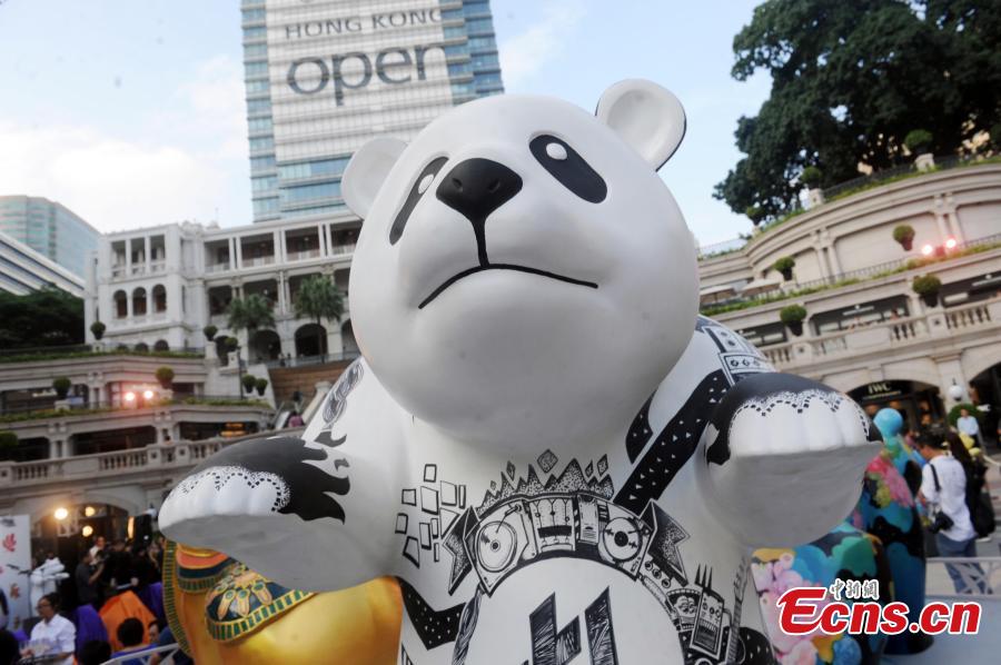 Colorful panda statues draw crowds in Hong Kong