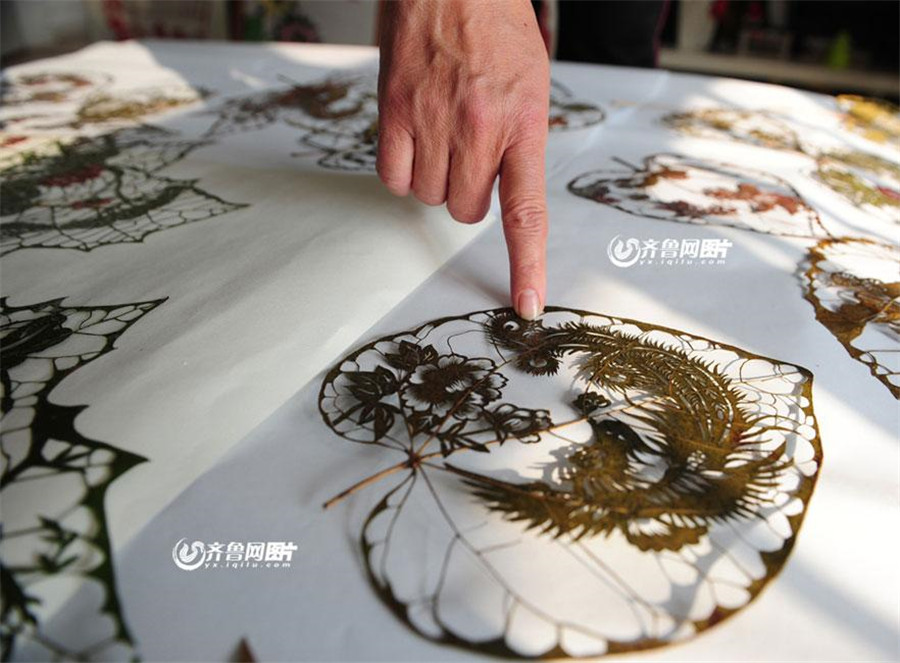 Creating a big world through leaf carving