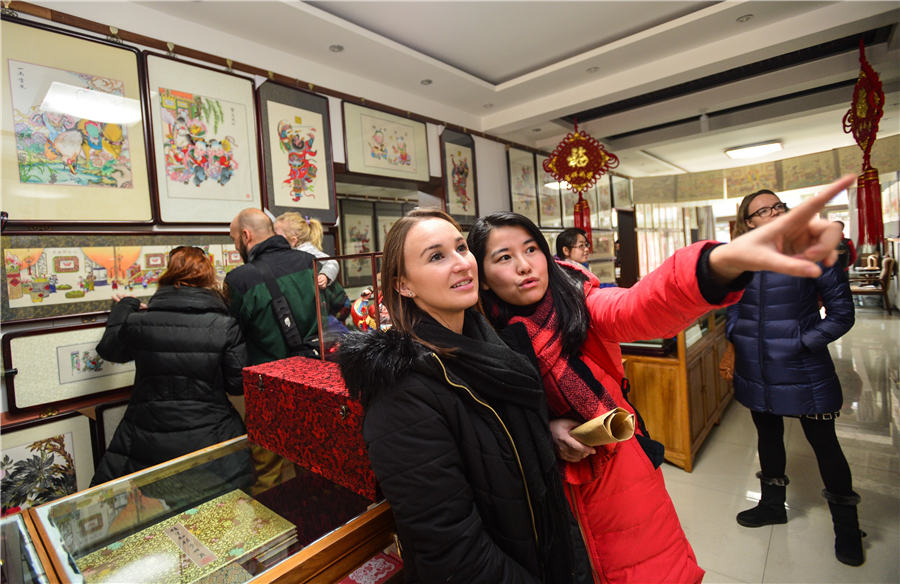 MIT students savor Chinese woodblock art in Tianjin