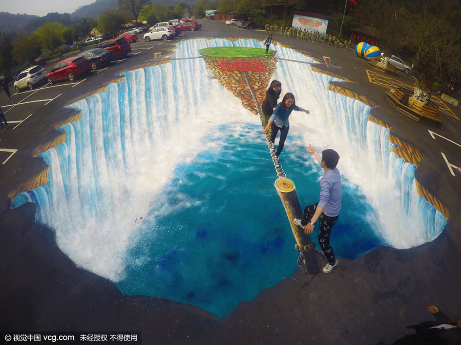 3D painting of giant waterfall debuts in Changsha