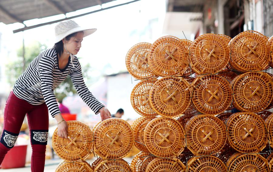 Hand-made birdcage family workshop in China's Guangxi