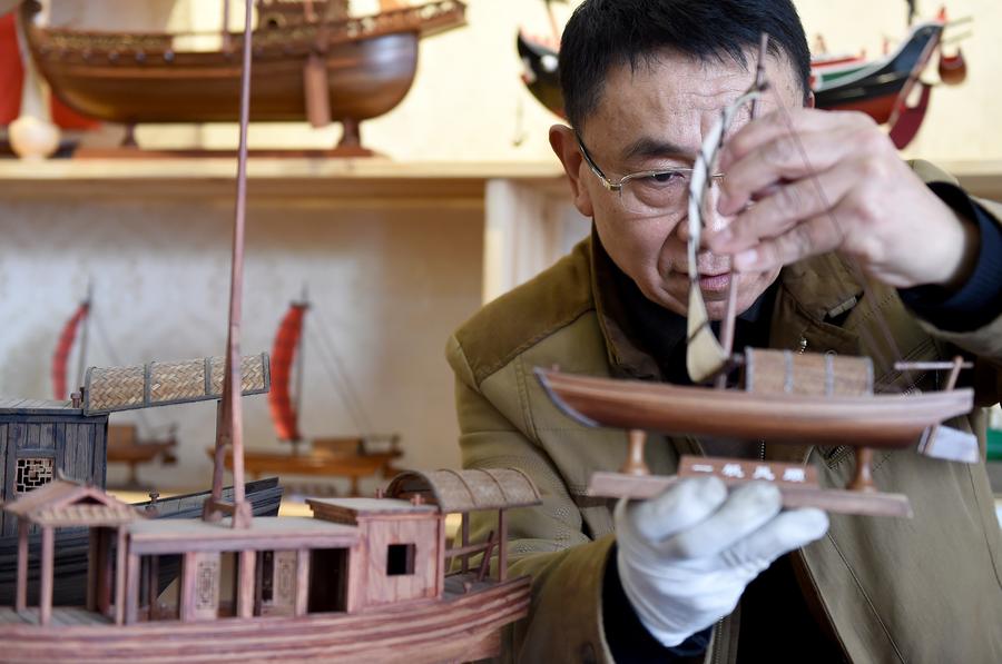 Ship models specialized in wooden structures and delicate sculptures