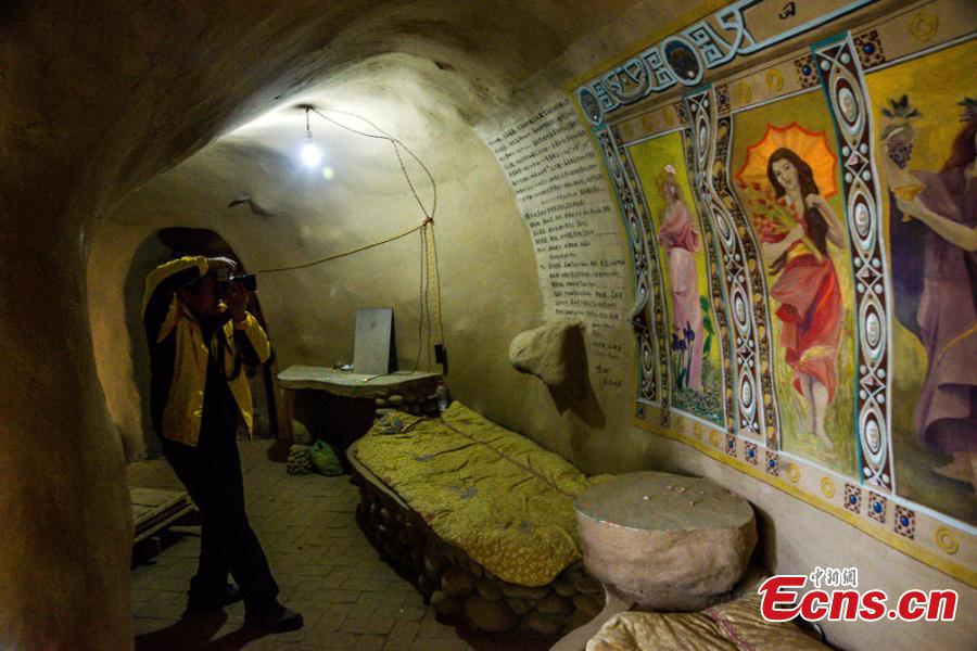 Wall murals debut in Dunhuang modern grottoes