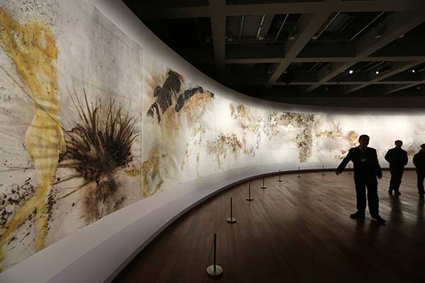 Artist Cai Guo-qiang raises questions in new exhibition