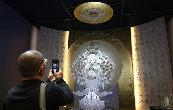 Exquisite work inspired by Buddha draws many to HK mall